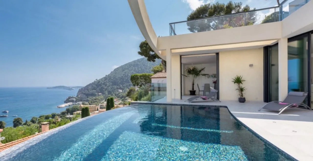 Unique Modern Villa With High Quality Fittings photo 5
