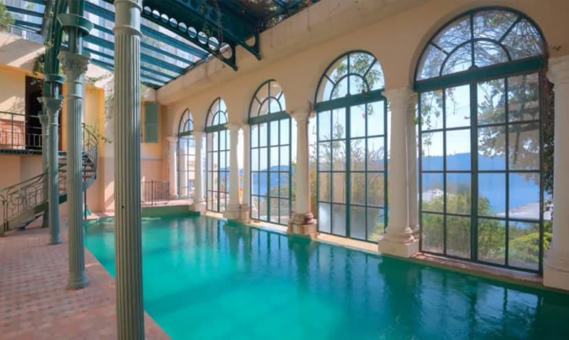 Fantastic Waterfront Villa With Mediterranean Park