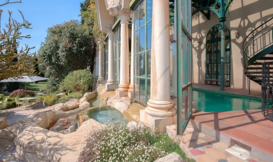 Fantastic Waterfront Villa With Mediterranean Park photo 5