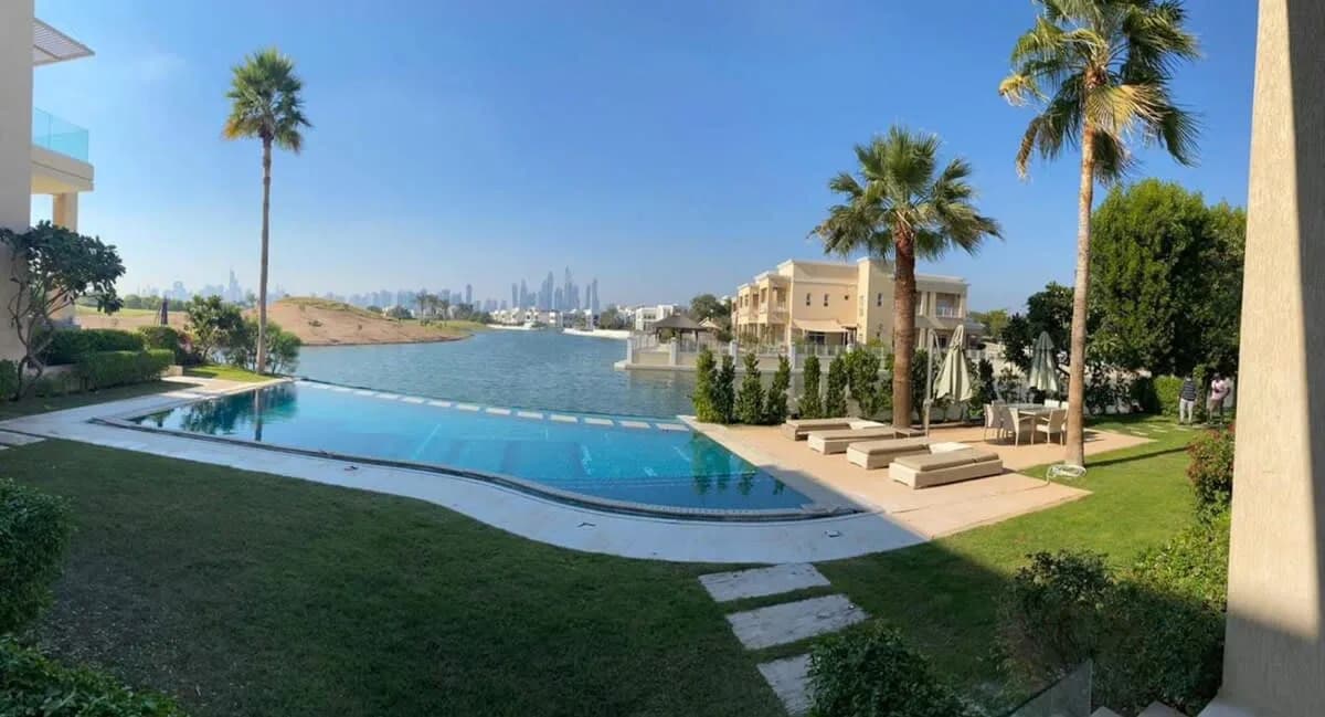 Luxurious Villa in Emirates Hill with Infinity Pool