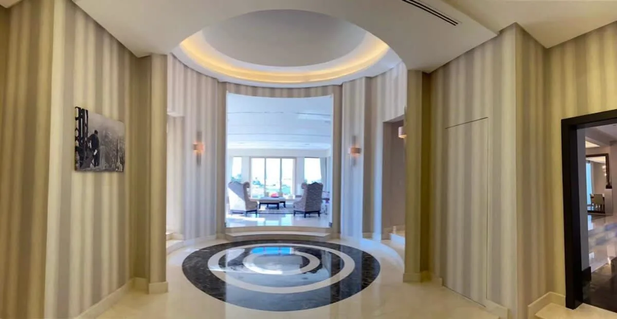 Luxurious Villa in Emirates Hill with Infinity Pool photo 2