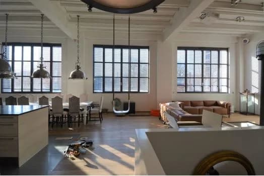Superb Vast Loft With Intriguing Interiors photo 4