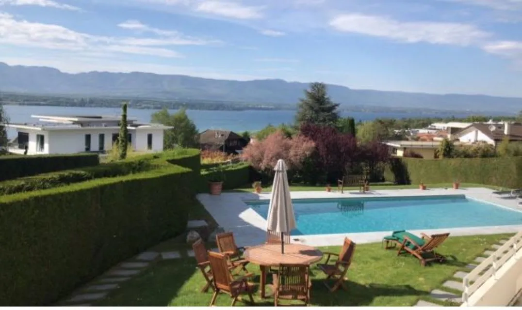 Luxurious Villa with Lake Geneva Views