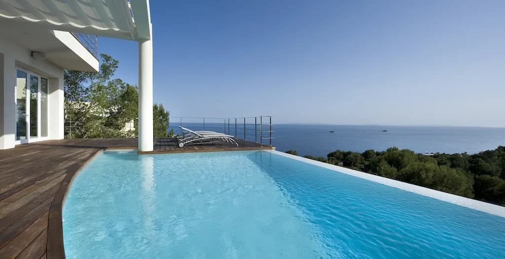 Deluxe Five-Bedroom Villa with Pools
