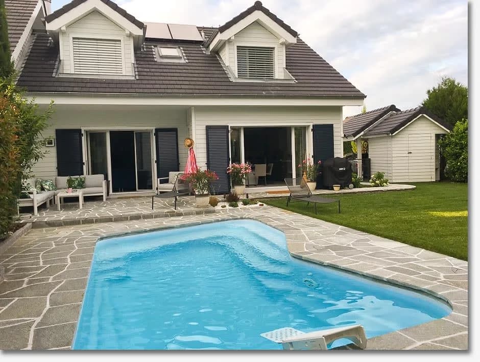 Charming 4-Bedroom House with Pool