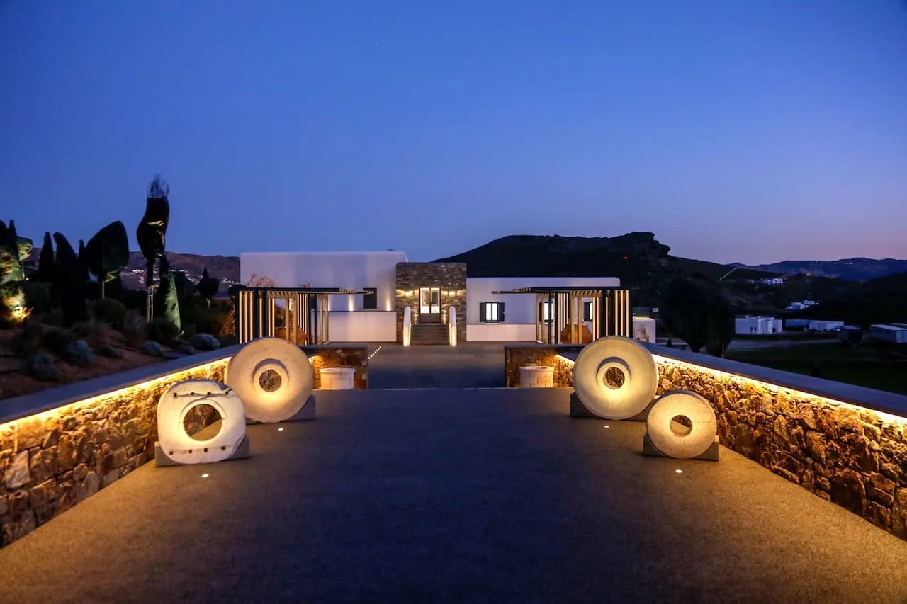 Luxury Villa in Tourlos with Art and Nature photo 5
