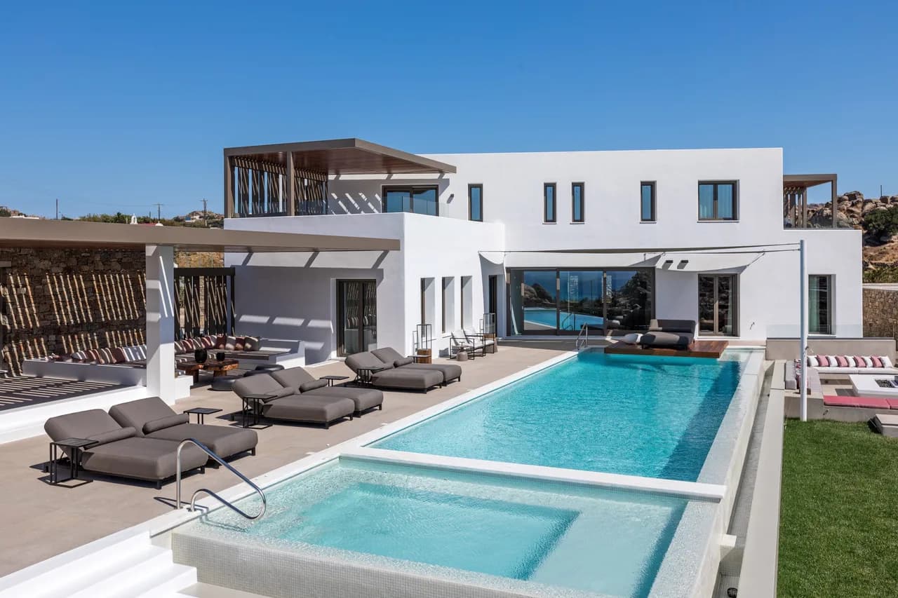 Luxury 7-Suite Villa Overlooking Paradise Beach photo 4