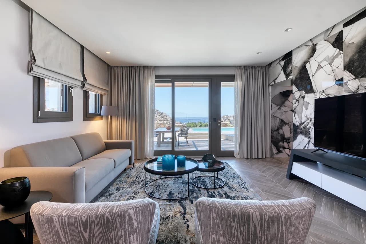 Luxury 7-Suite Villa Overlooking Paradise Beach photo 5