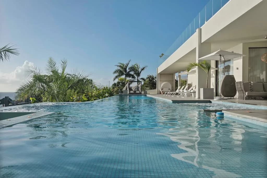 Oceanfront Five-Bedroom Beach House in Samana photo 3