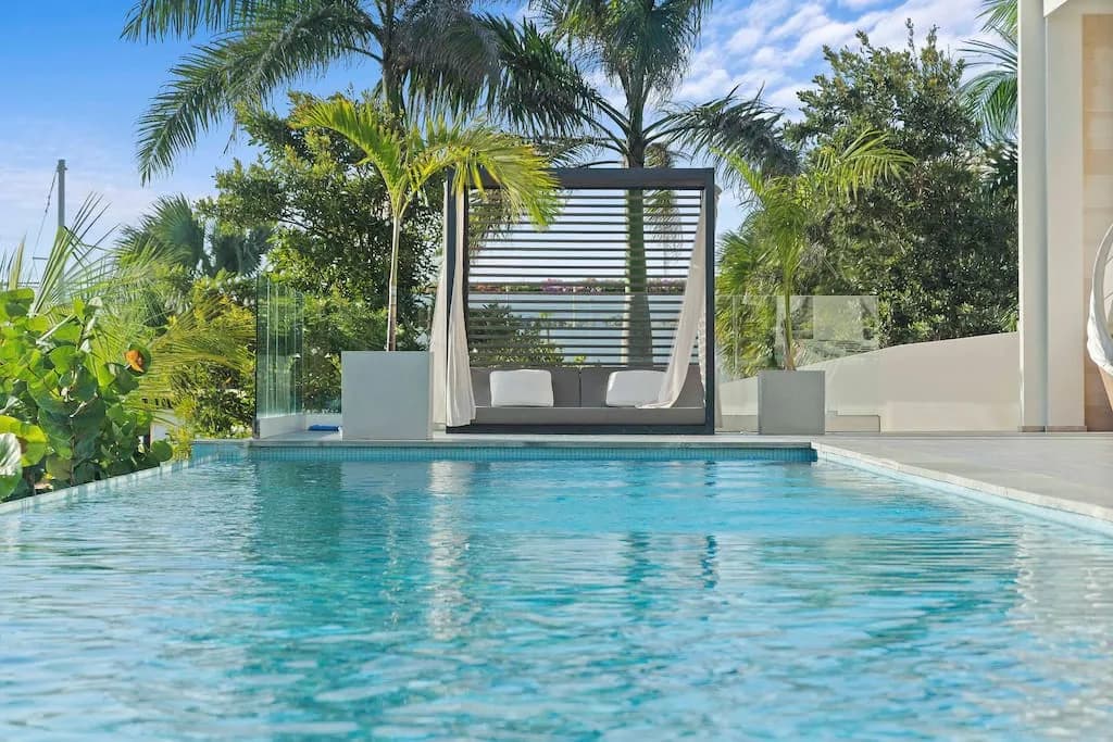 Oceanfront Five-Bedroom Beach House in Samana photo 4