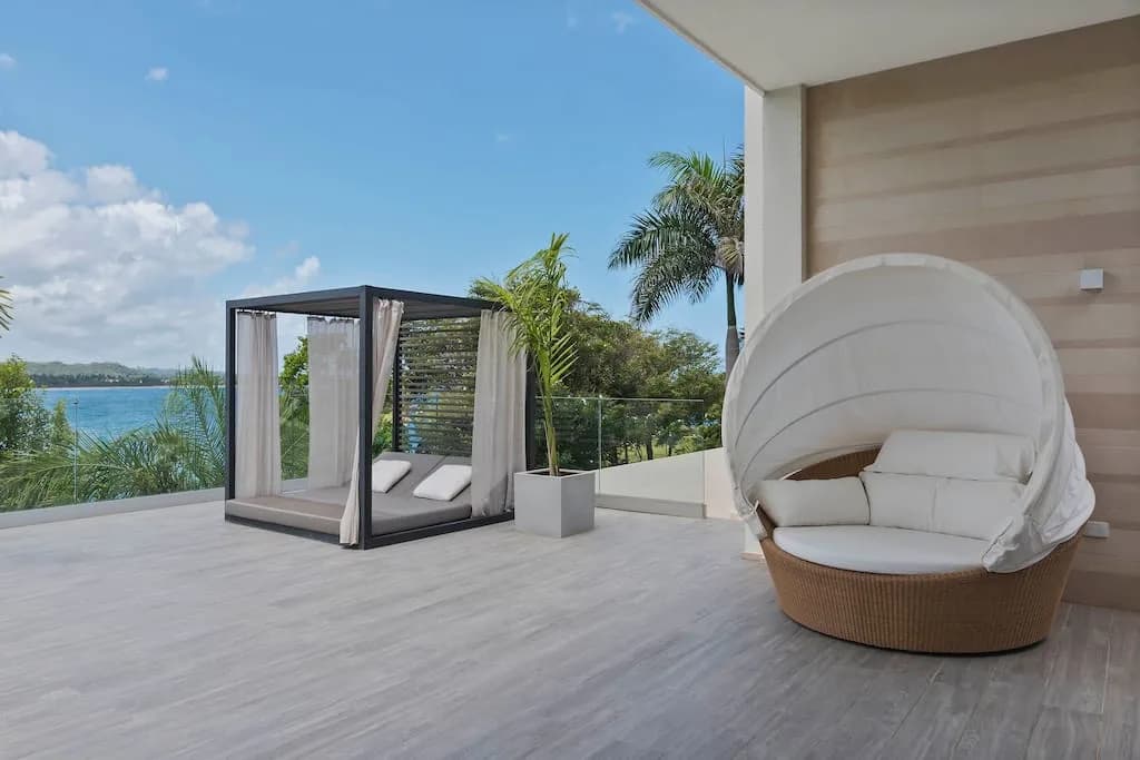 Oceanfront Five-Bedroom Beach House in Samana photo 5