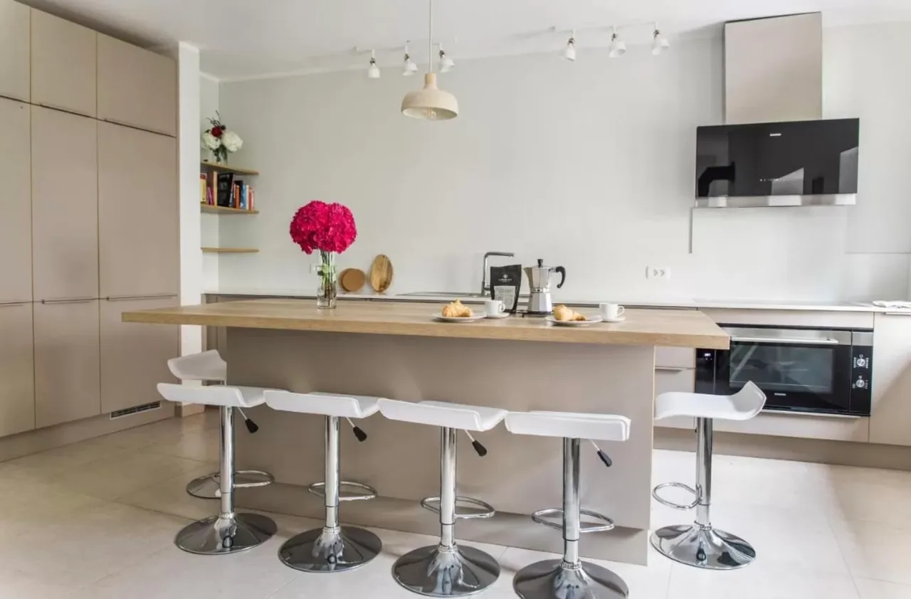 Young Living Flat with Garden in an Ideal Location photo 3