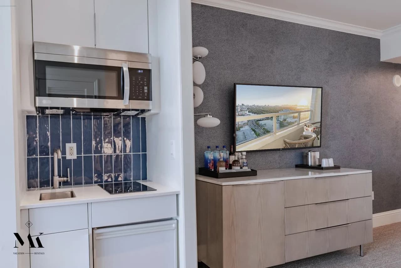 High-Floor Studio with Ocean View in Miami Beach photo 2