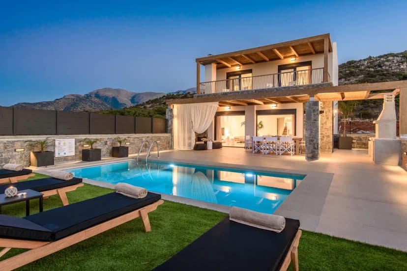 Ideal Modern Villa With Refreshing Pool