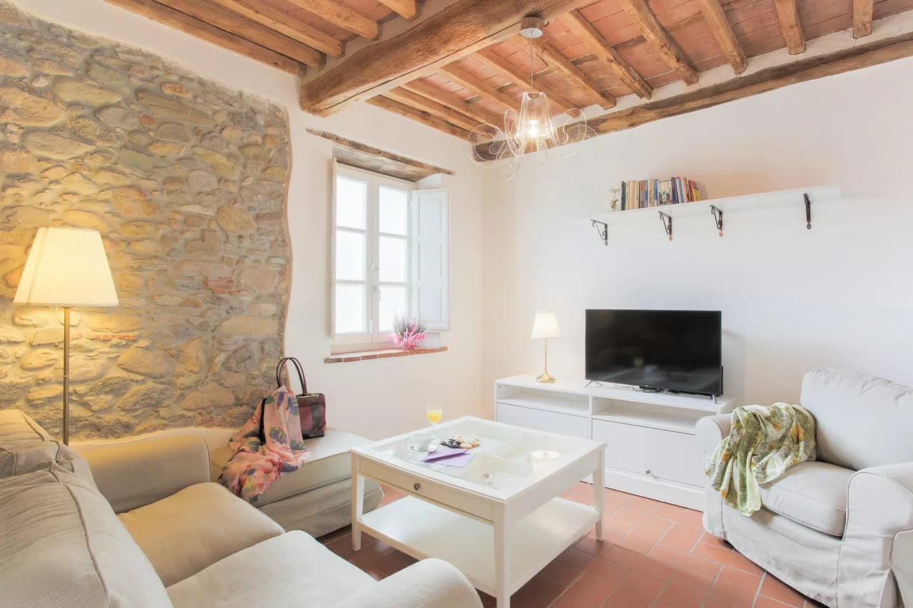 Charming Farmhouse Immersed In Lucca Countryside photo 2