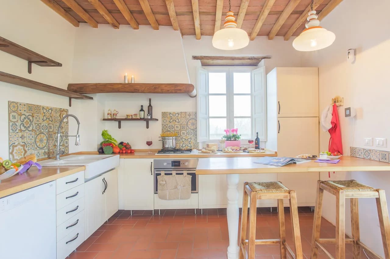 Charming Farmhouse Immersed In Lucca Countryside photo 4