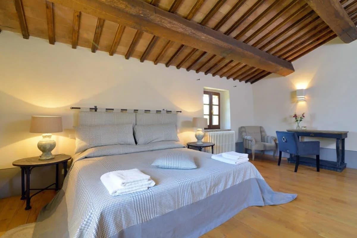 Splendid Villa Situated In Famous Tuscan Hillside photo 3