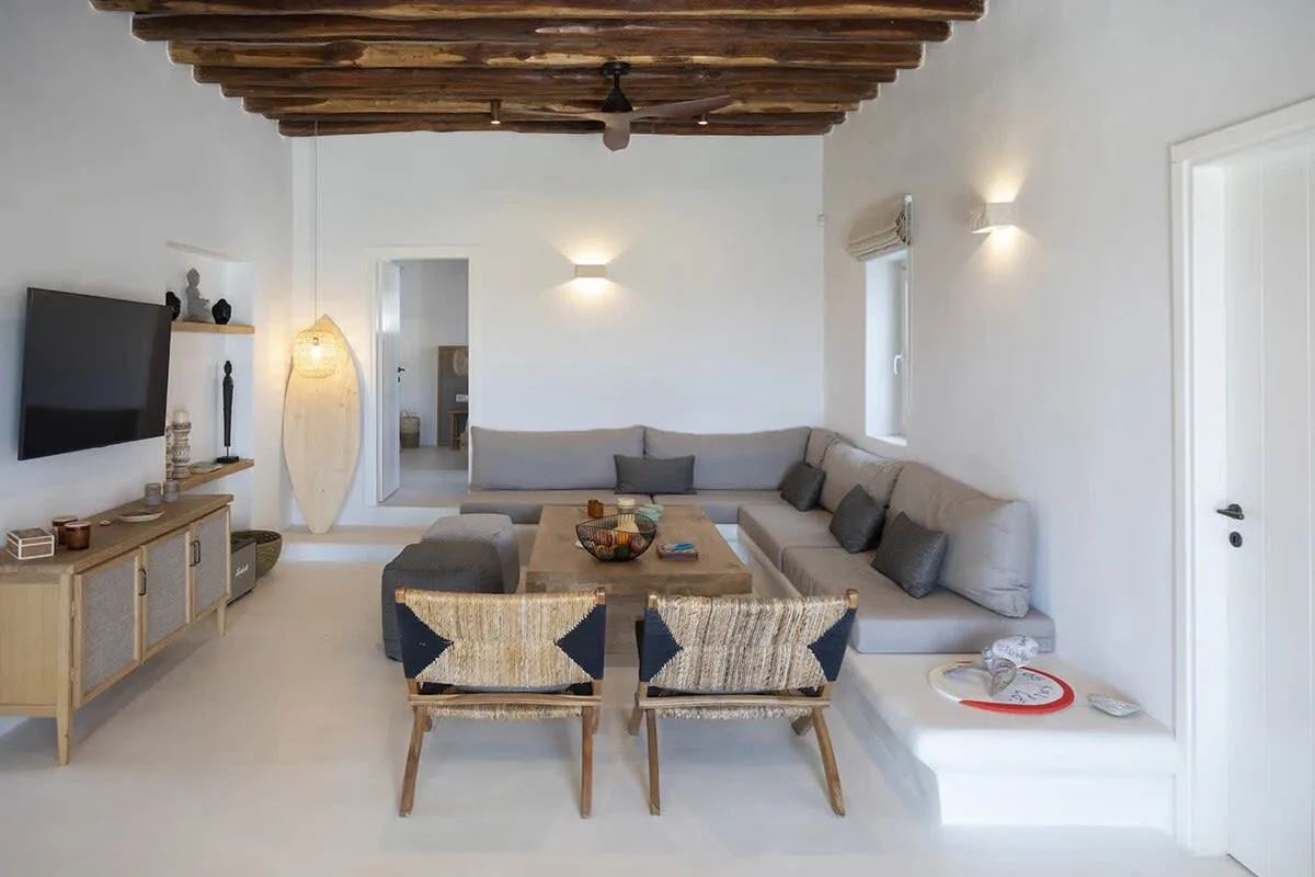 Luxurious Seafront Villa With Spacious Garden And Pool photo 2