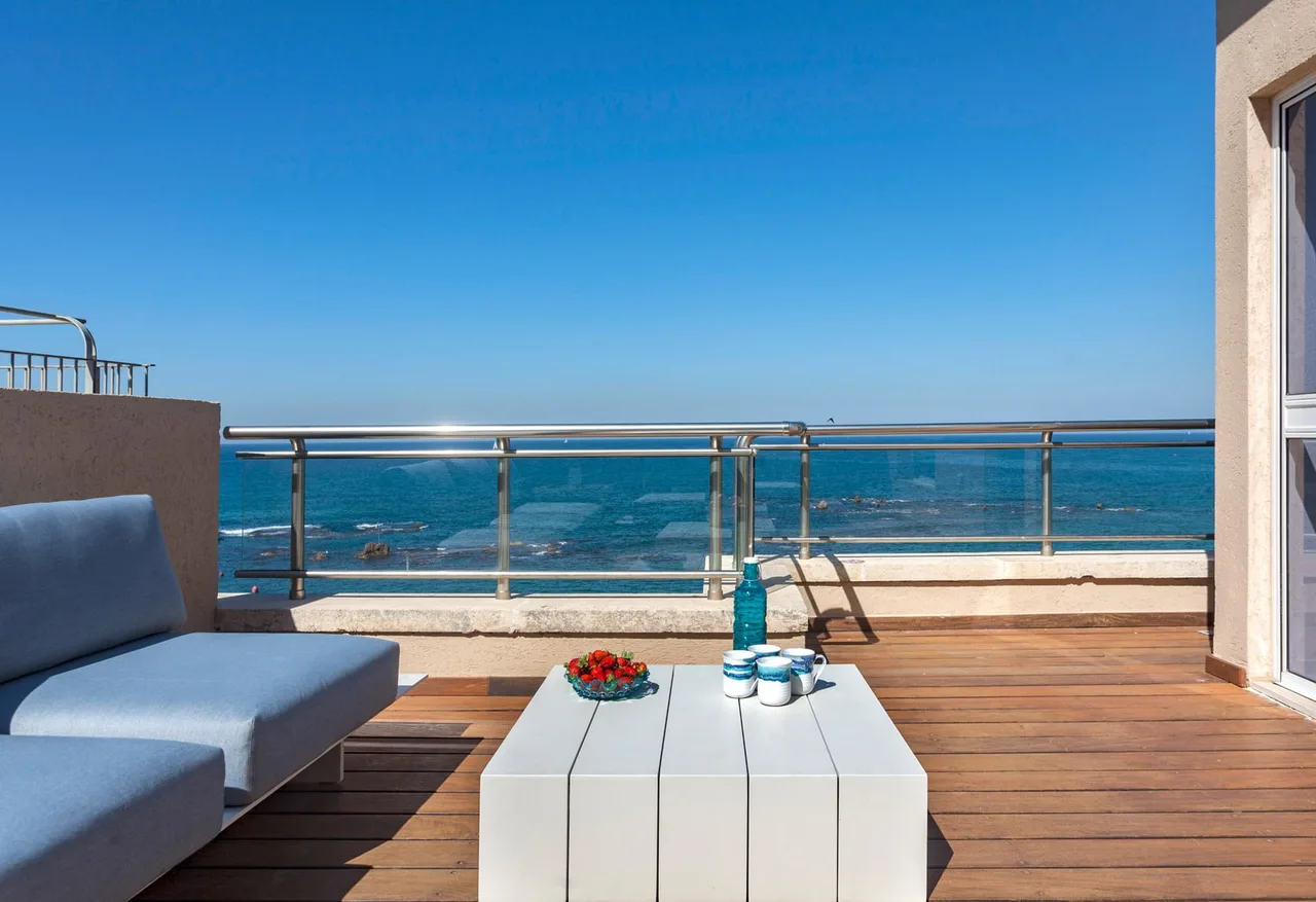 Spectacular Jaffa Beachfront Penthouse photo 4