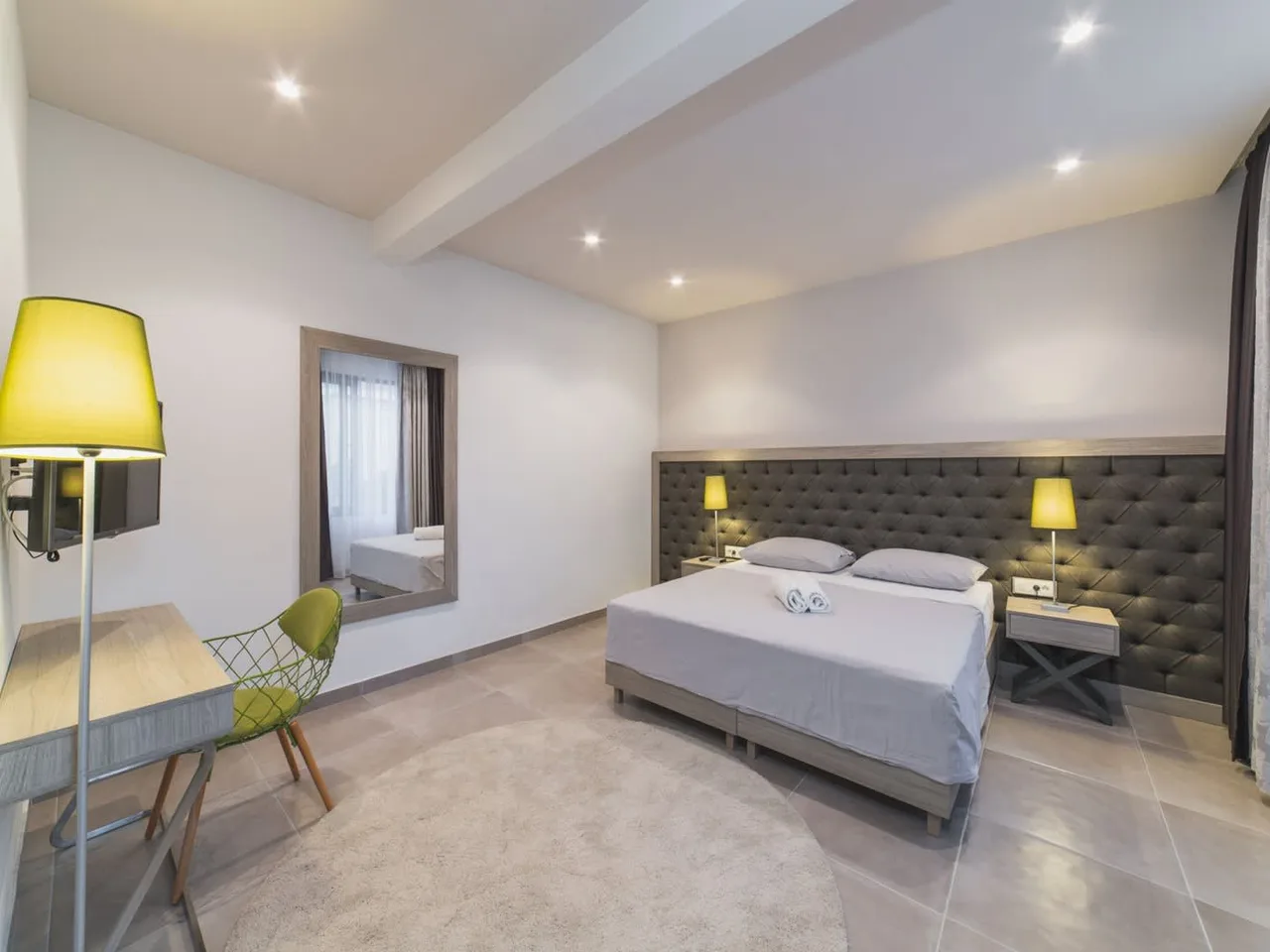 Modern Beachfront Villa With Pool And Gym photo 5