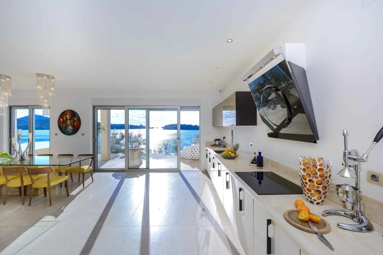 Beautiful Contemporary Villa With Gym And Pool photo 4