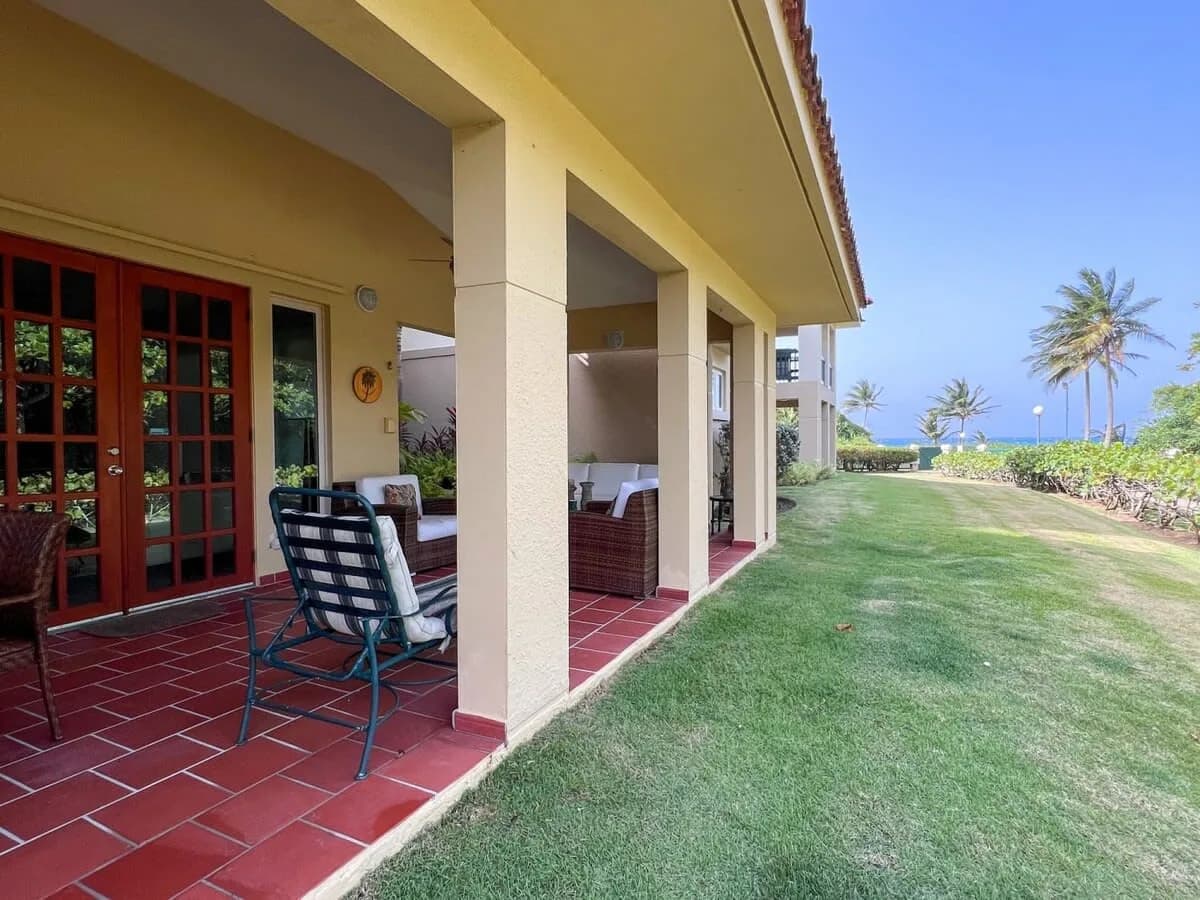 Villa With Extraordinary Lake Views In Puerto Rico