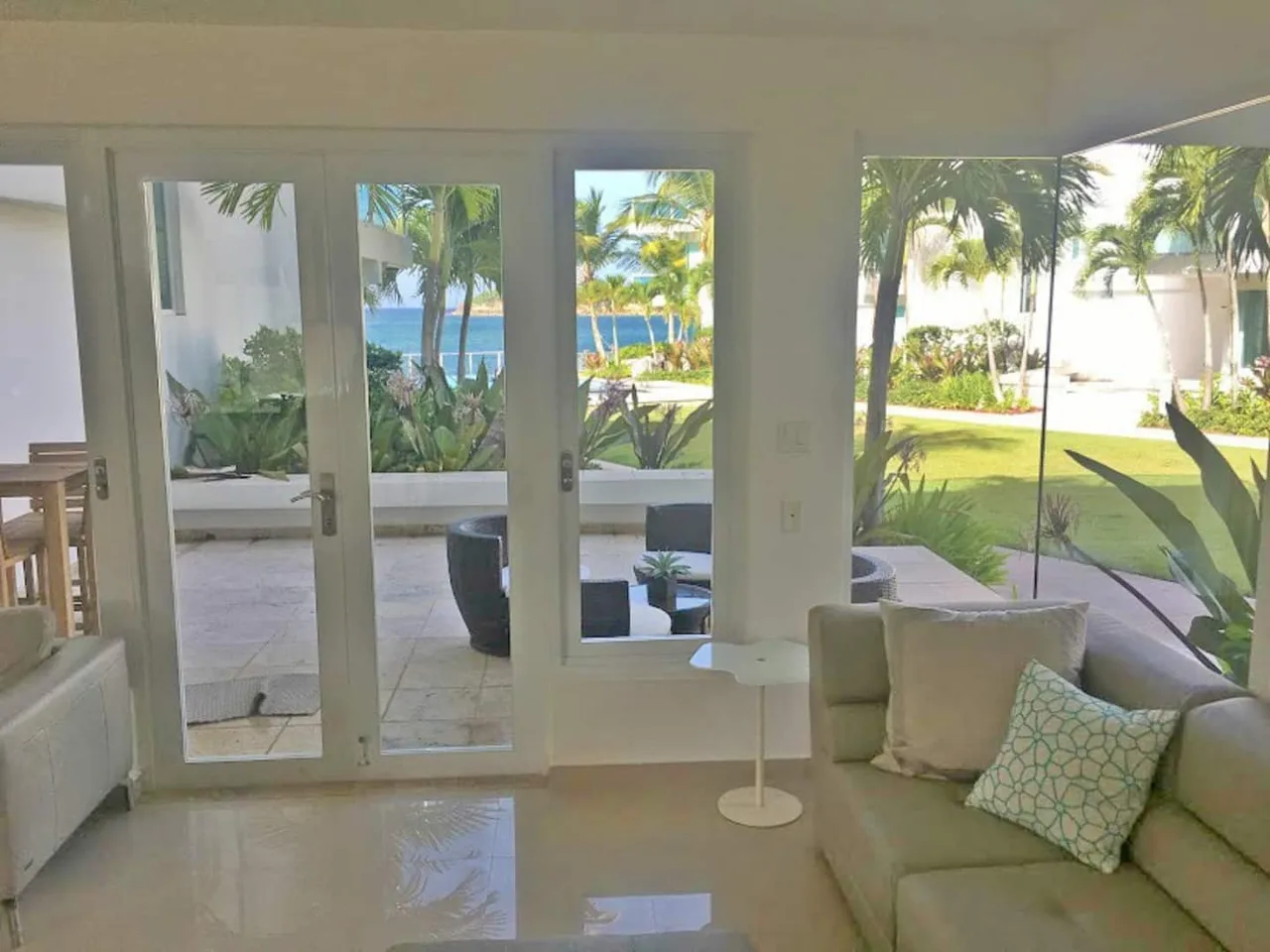 Amazing Villa With Palm Tree Landscaping And Ocean Views photo 4
