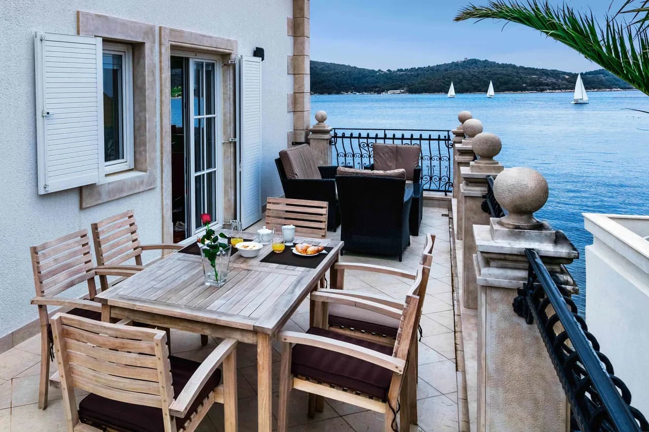 Unique Seafront Apartment With Stunning Views photo 3