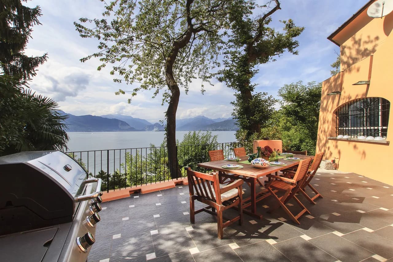 Stunning Lakefront Villa With Amazing Views photo 3