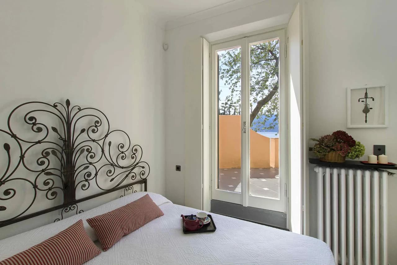 Stunning Lakefront Villa With Amazing Views photo 5