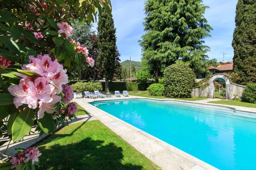 Charming 4 BR Villa With Garden And Pool