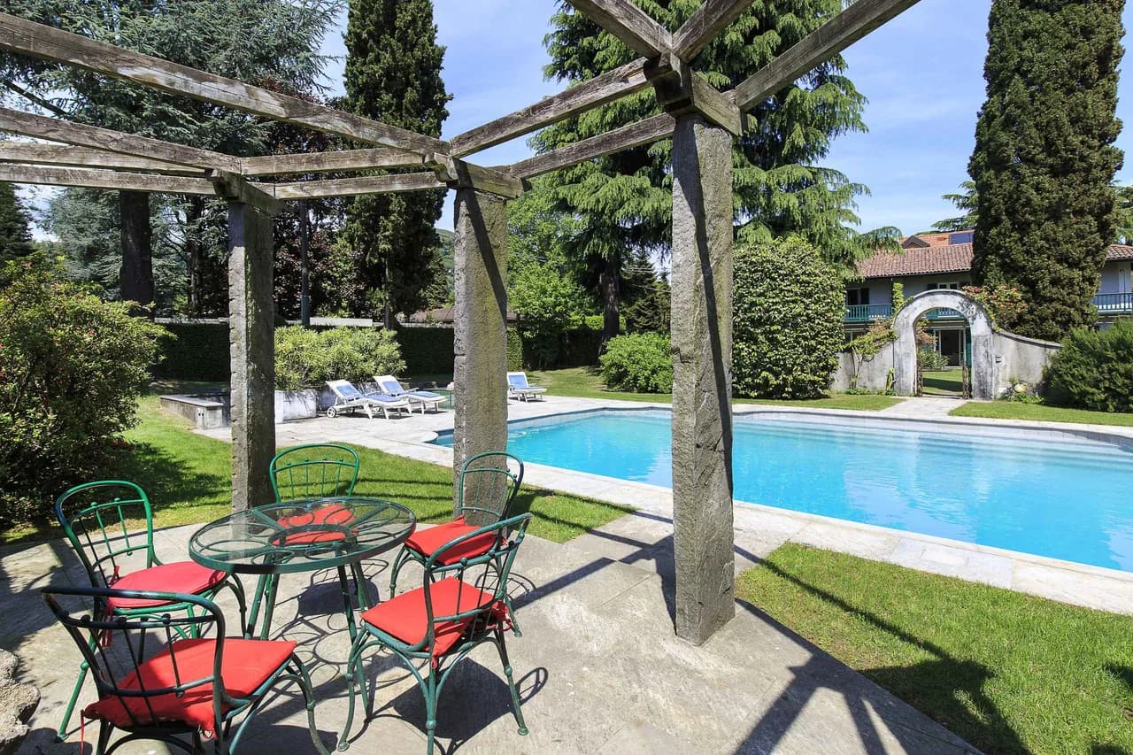 Charming 4 BR Villa With Garden And Pool photo 2