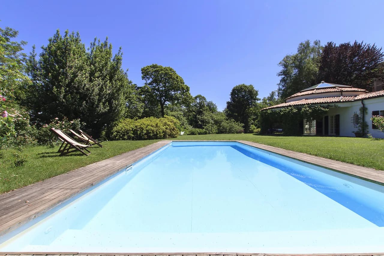 Stylish 6 BR Villa With Pool And Lake Views photo 3