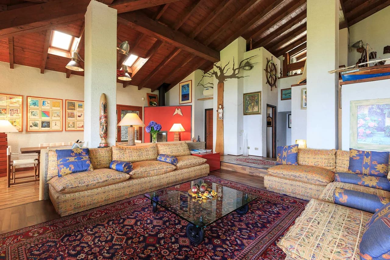 Stylish Villa With Pool And Lake Views photo 2