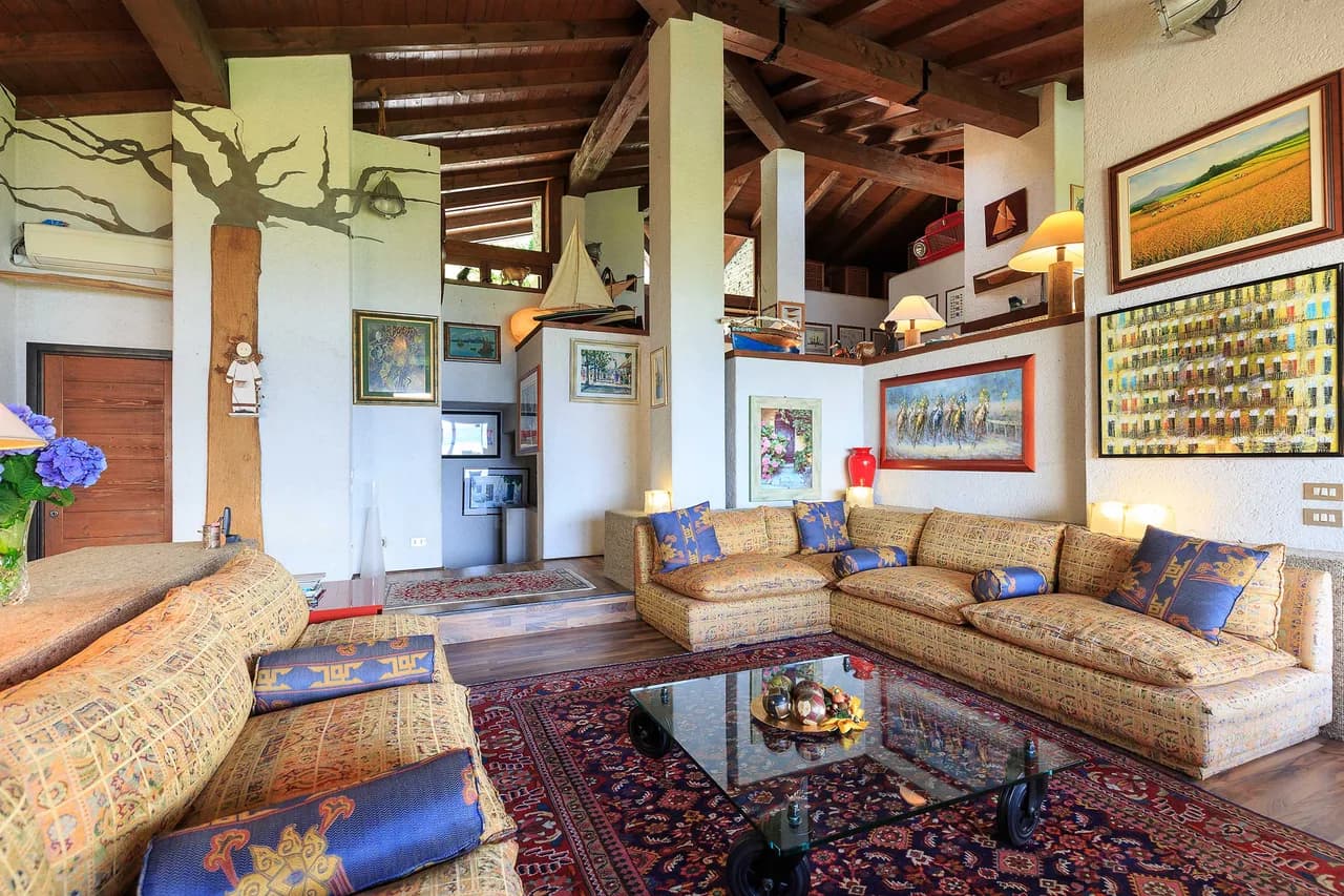 Stylish Villa With Pool And Lake Views photo 4