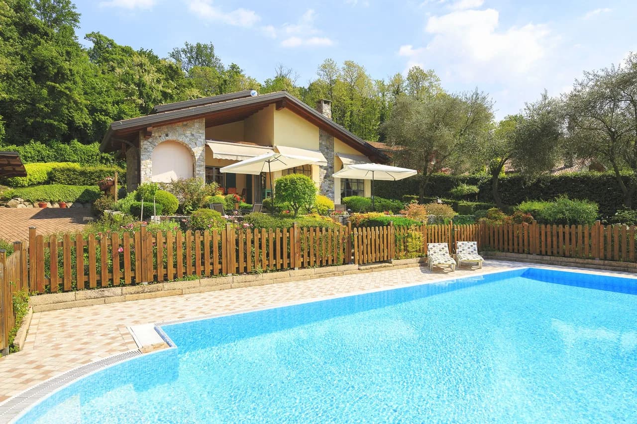 Amazing 5 BR Villa Surrounded By Lush Greenery photo 4