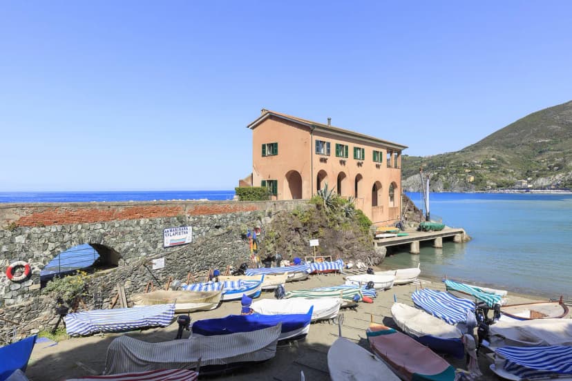 Exceptional 7 BR Villa Close To The Sea
