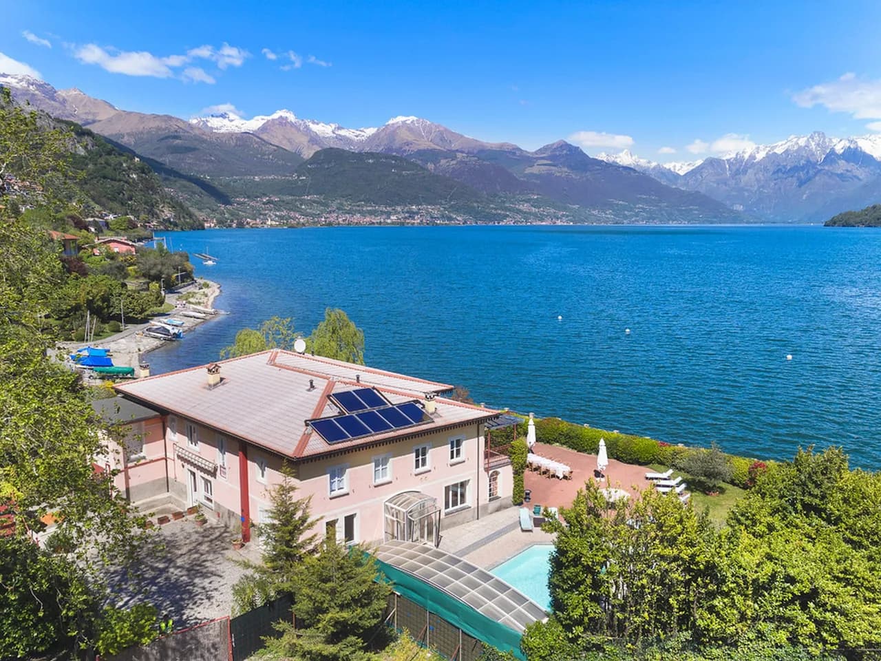 One of a Kind Lakeside Villa with a Pool photo 2