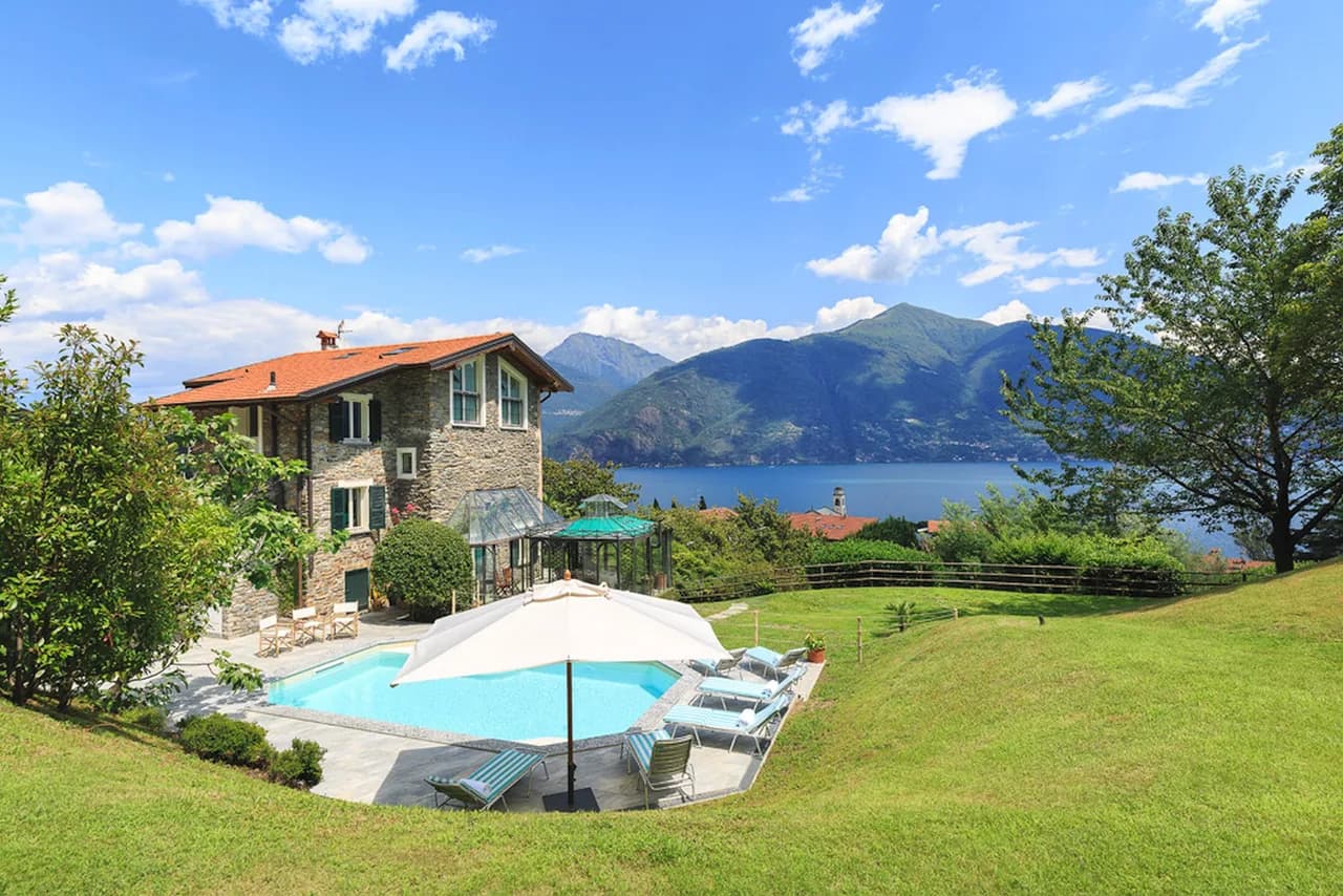 Magical Villa with Amazing Pool and Taverna Above Lake Como photo 2