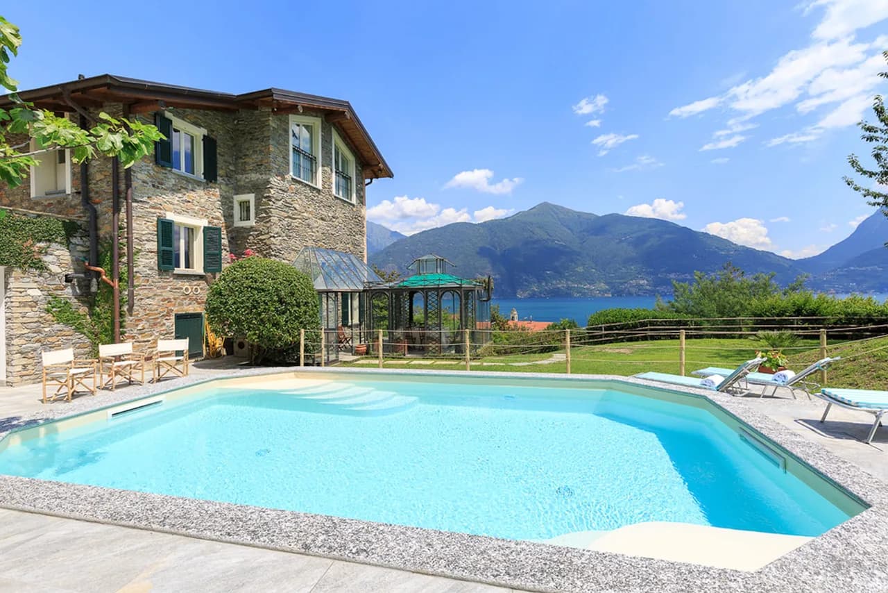 Magical Villa with Amazing Pool and Taverna Above Lake Como photo 3