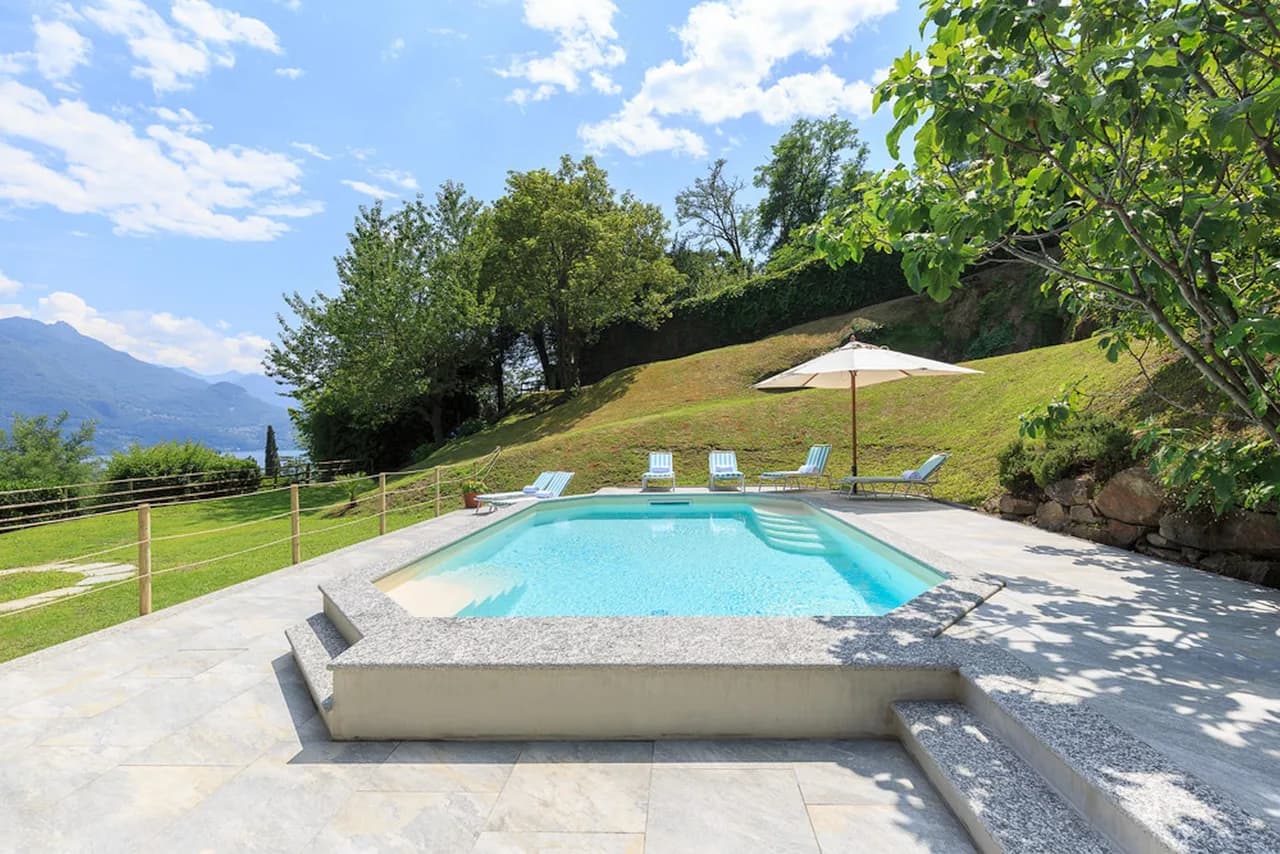 Magical Villa with Amazing Pool and Taverna Above Lake Como photo 5