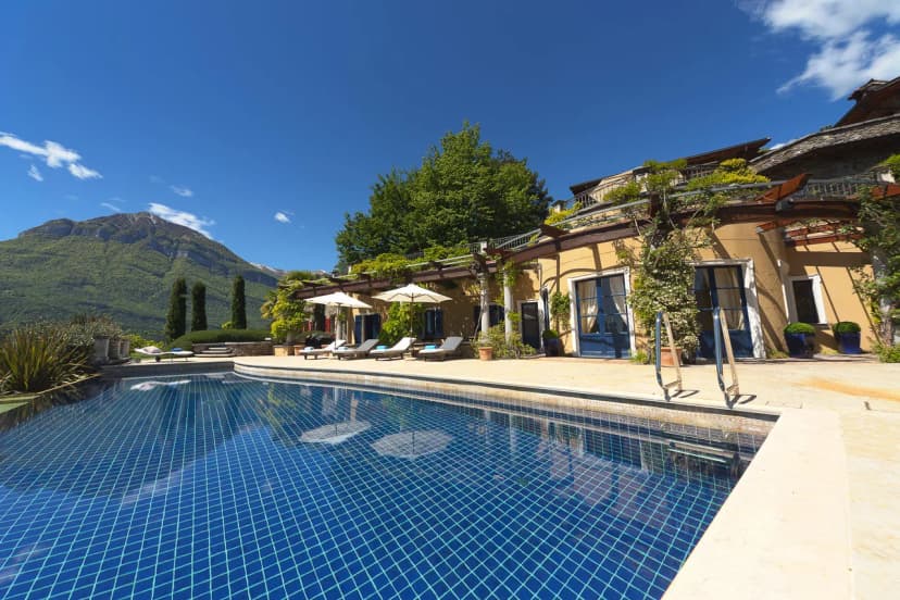 Magnificent Villa with Pool and Concierge Services