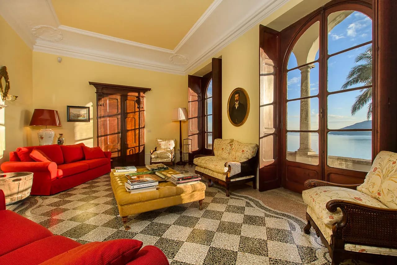 Out of a Fairy Tale Lakeview Villa With Pool photo 2