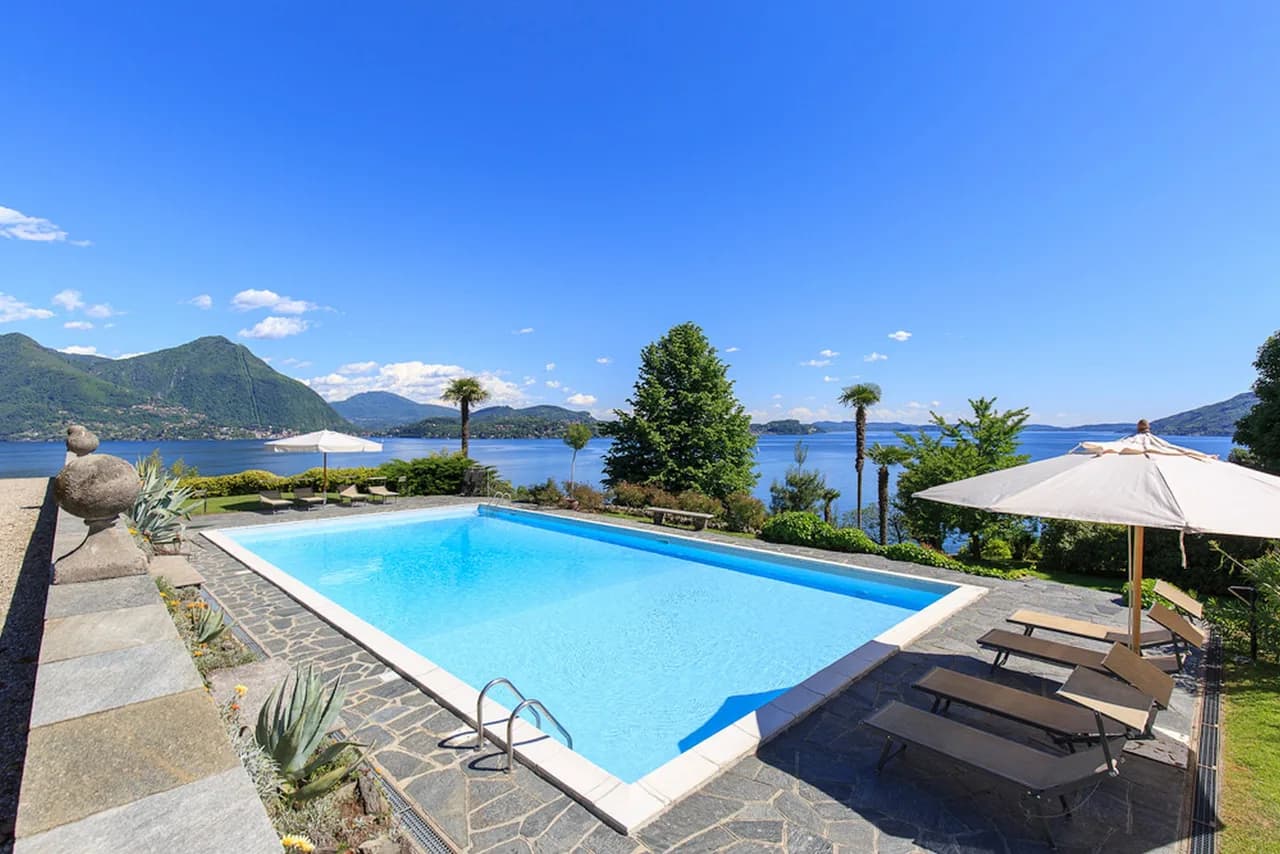 Out of a Fairy Tale Lakeview Villa With Pool photo 4