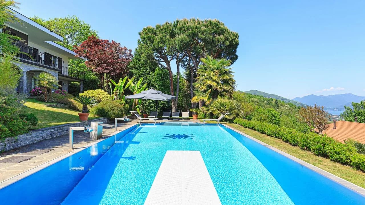 Mesmerizing Lakeview Villa With Amazing Pool photo 5