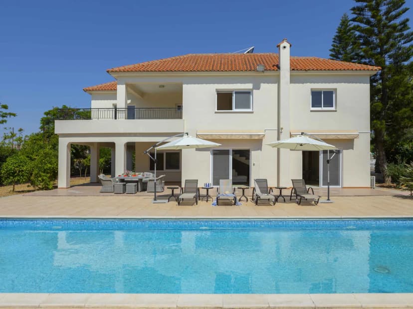 Spacious 5 BR Villa With Garden And Pool
