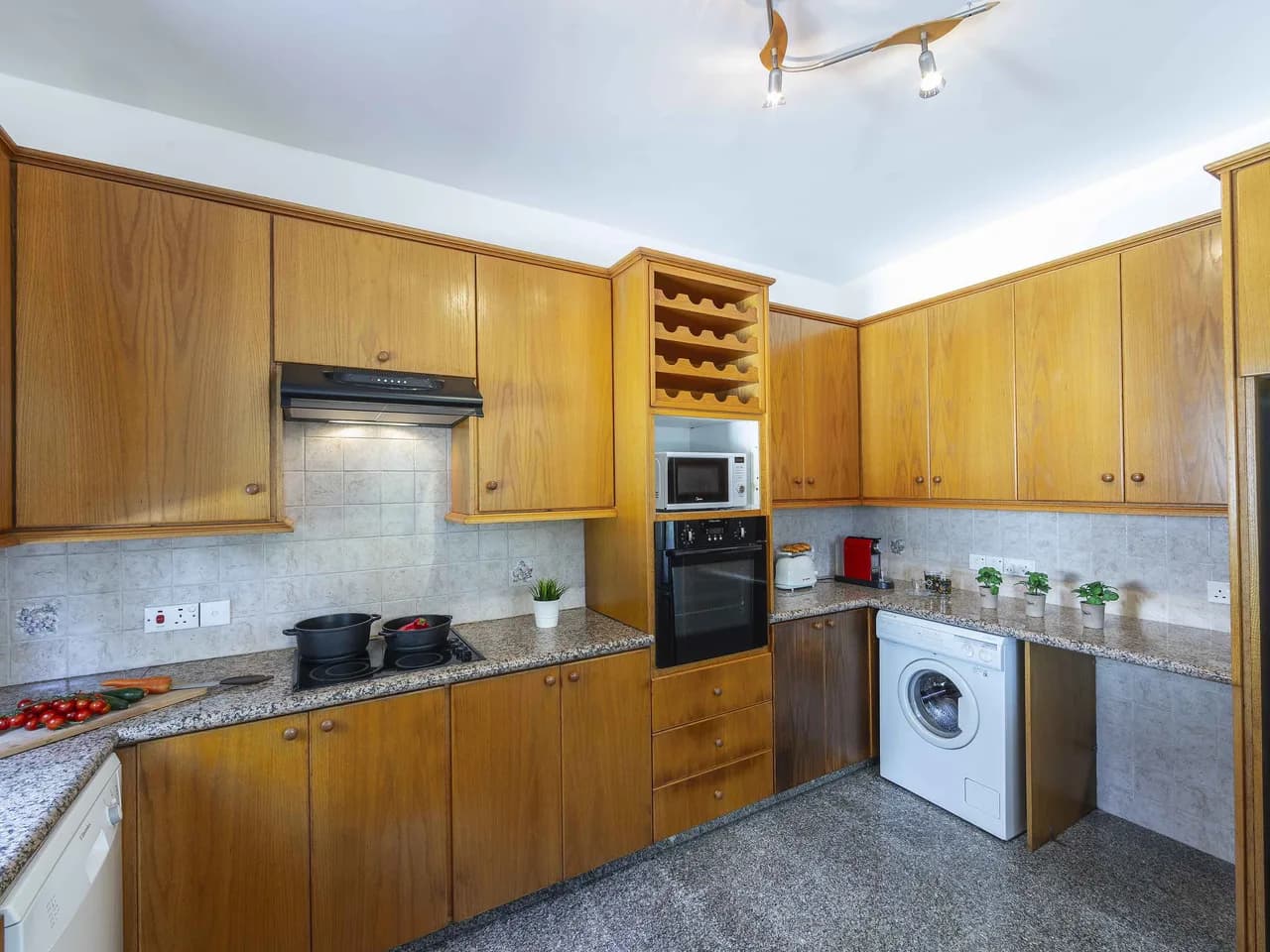 Spacious 5 BR Villa With Garden And Pool photo 4