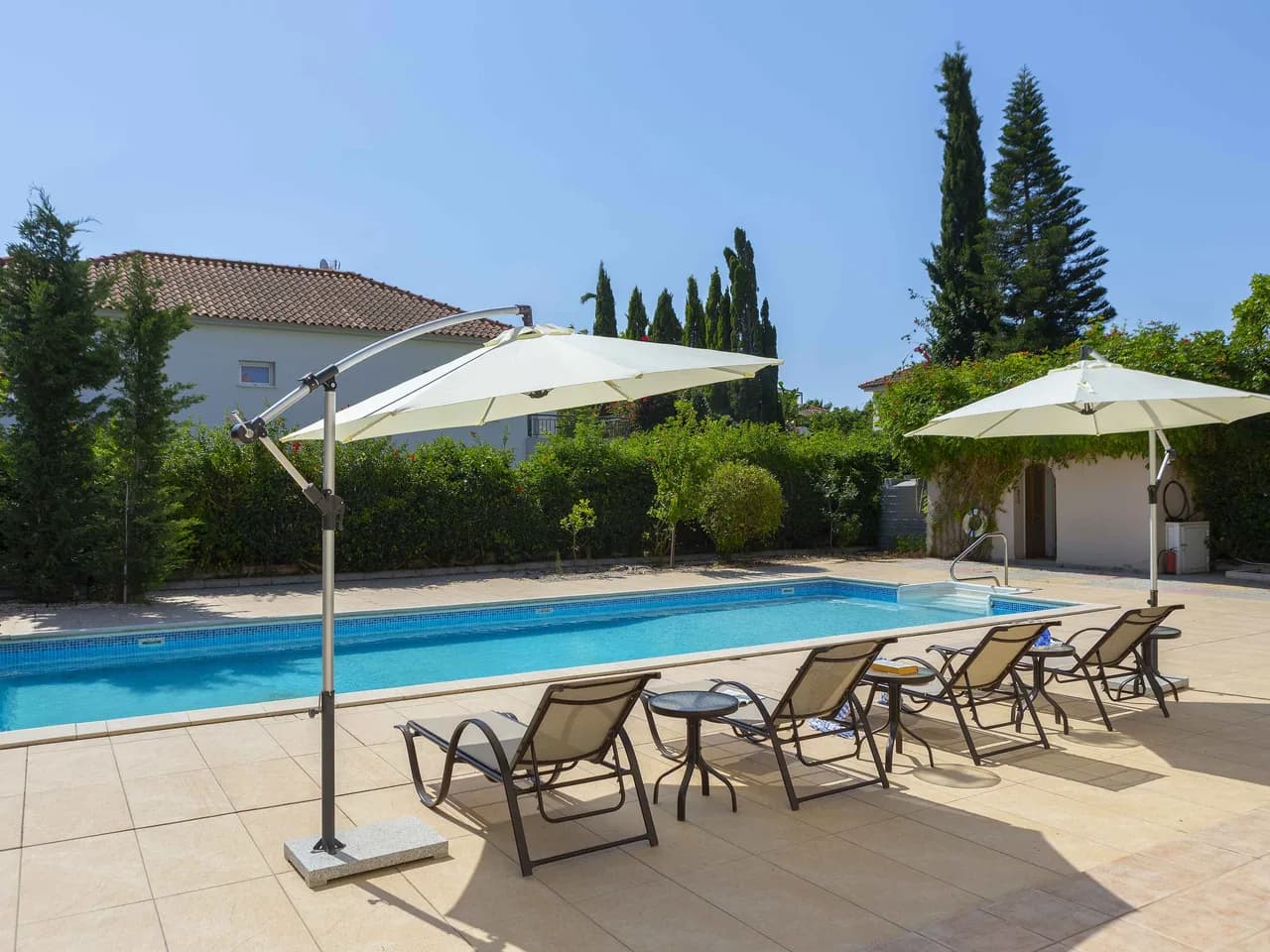 Spacious 5 BR Villa With Garden And Pool photo 5