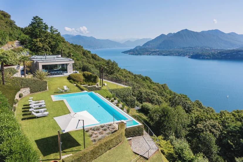 Magical Villa with Breathtaking Lakeview And Pool
