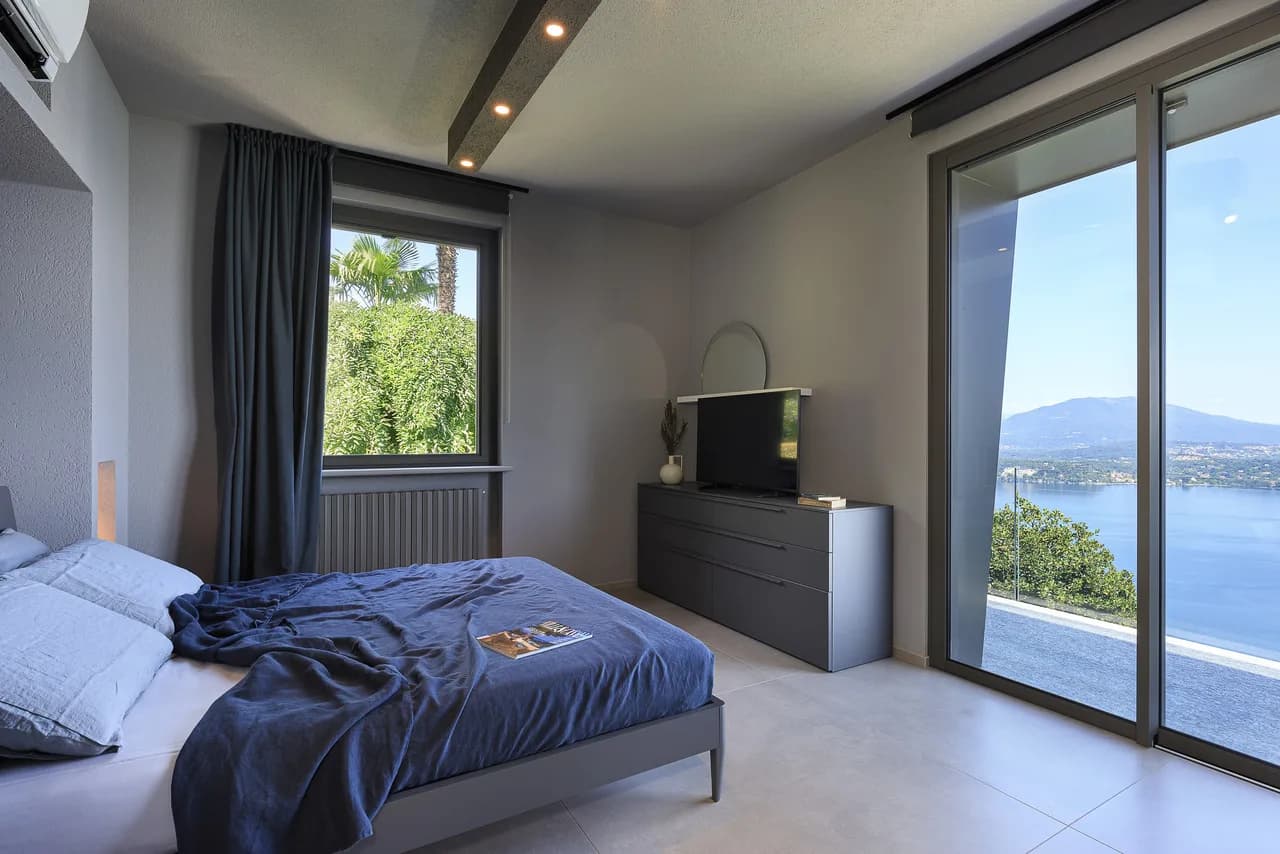 Magical Villa with Breathtaking Lakeview And Pool photo 5